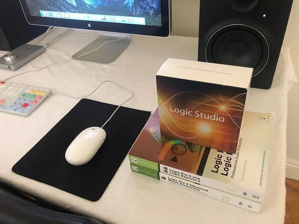 Apple Logic Pro 9 Complete Recording & Education Bundle